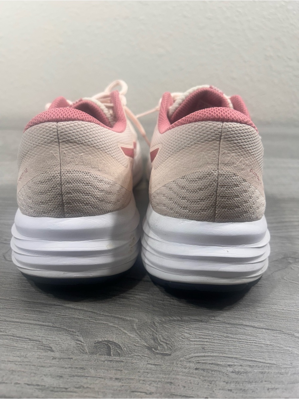 ASICS Women's Running Shoes in Light Pink with Coral Accents Size 9 - Picture 6 of 10